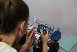 Figure 2. Videolaryngoscopic orotracheal intubation in the workshop „It’s about time“
